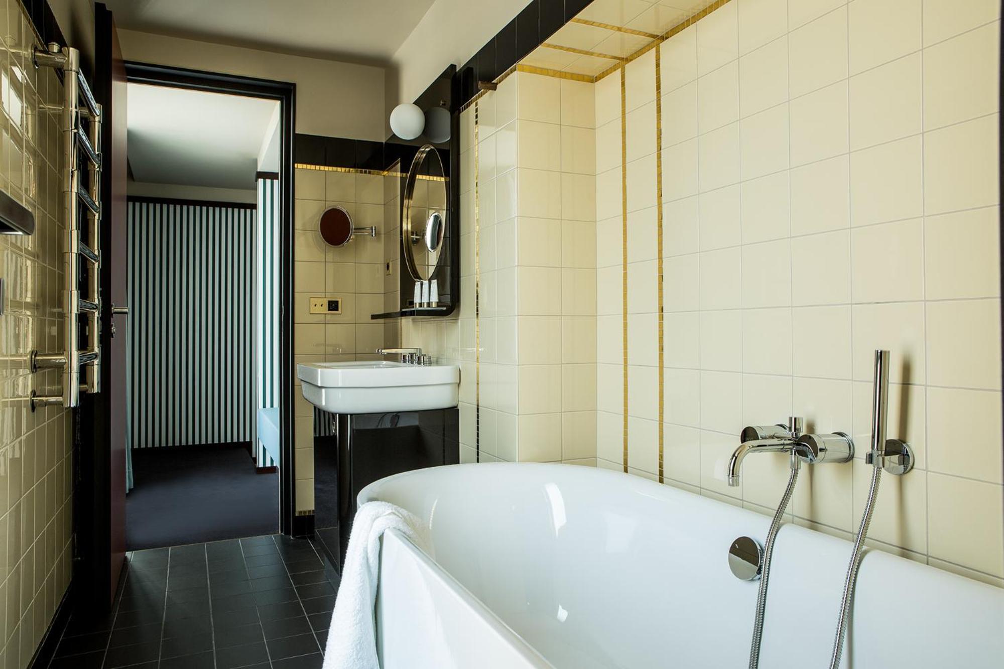 Du Rond-point Des Champs-élysées - Esprit De France 4* Parigi