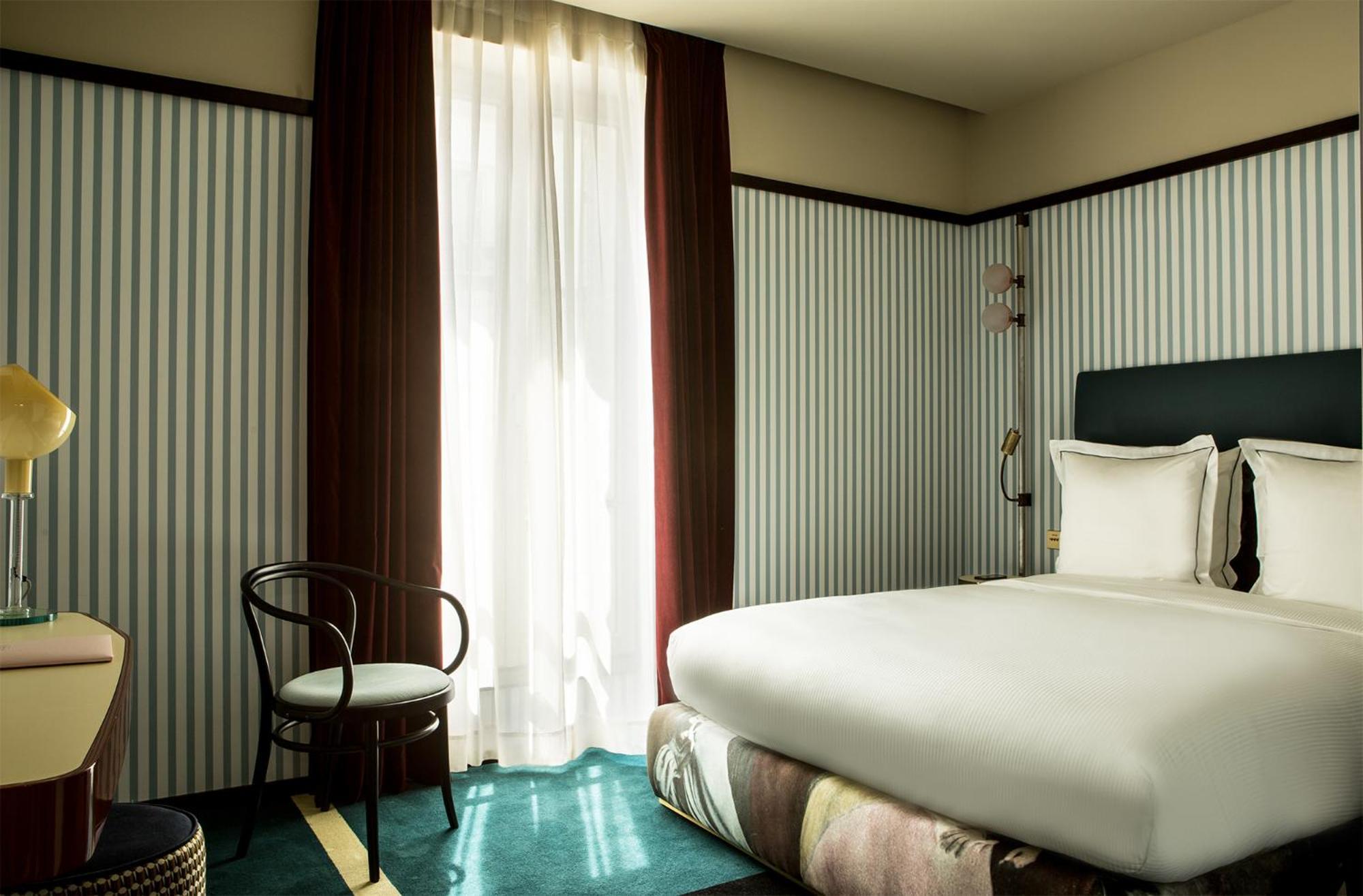 Du Rond-point Des Champs-élysées - Esprit De France