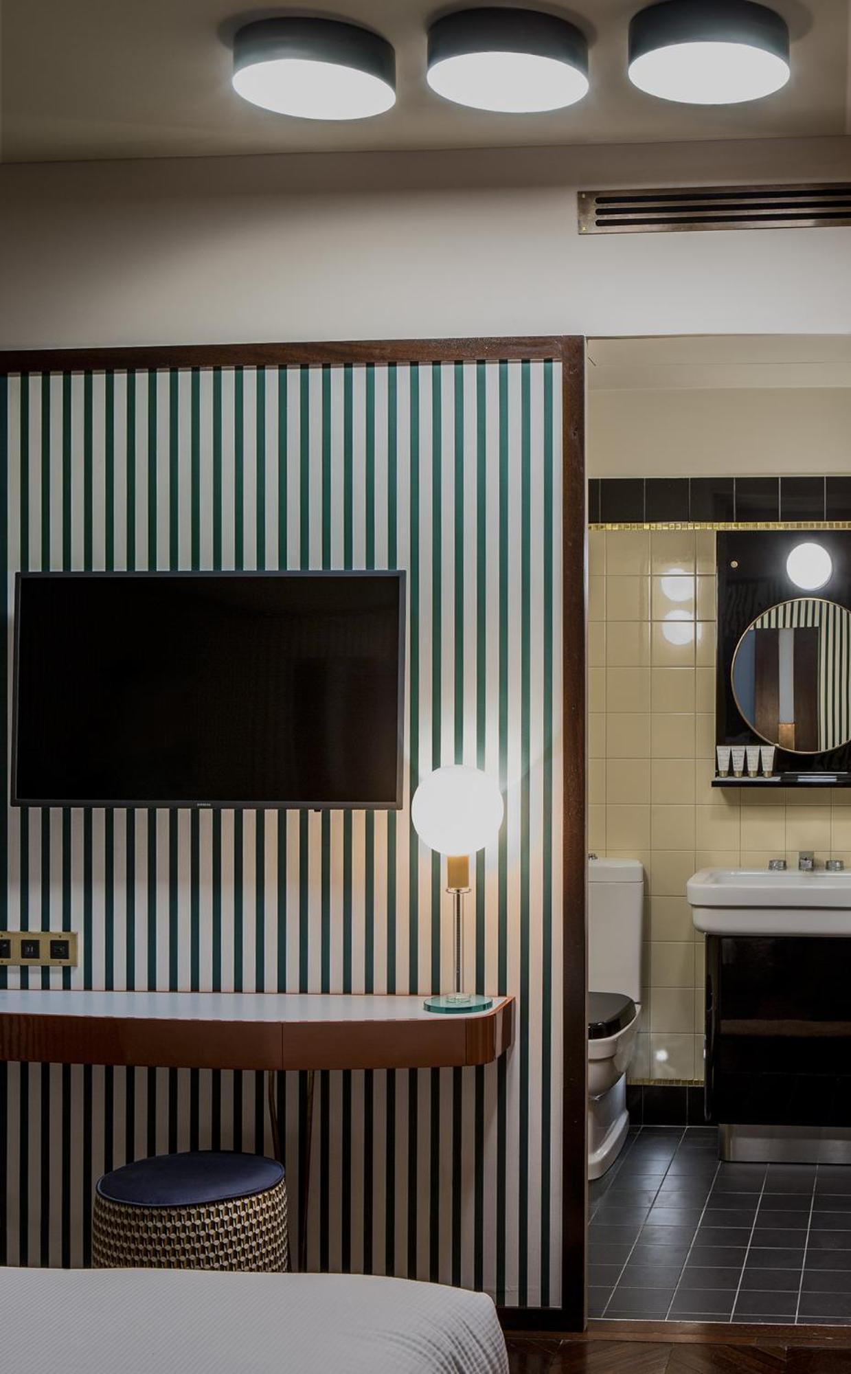 Hotel Du Rond-point Des Champs-élysées - Esprit De France 4*