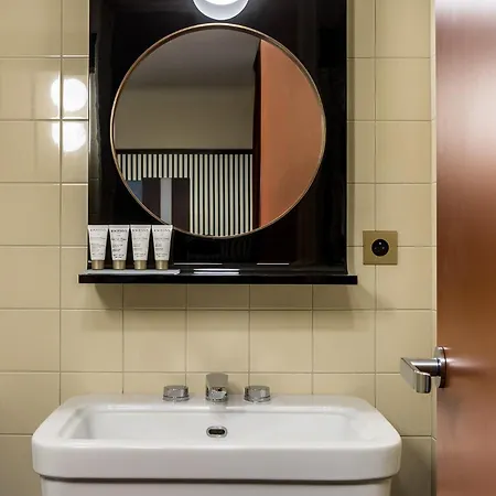 Hotel Du Rond-point Des Champs-elysees - Esprit De France