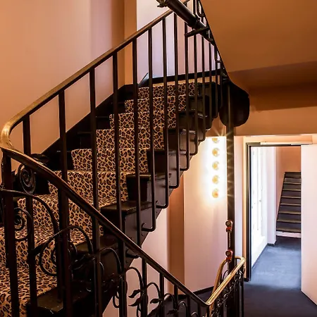 Hotel Du Rond-point Des Champs-elysees - Esprit De France