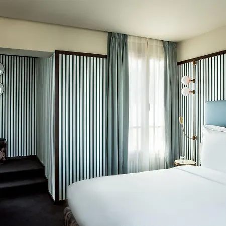 Hotel Du Rond-point Des Champs-elysees - Esprit De France