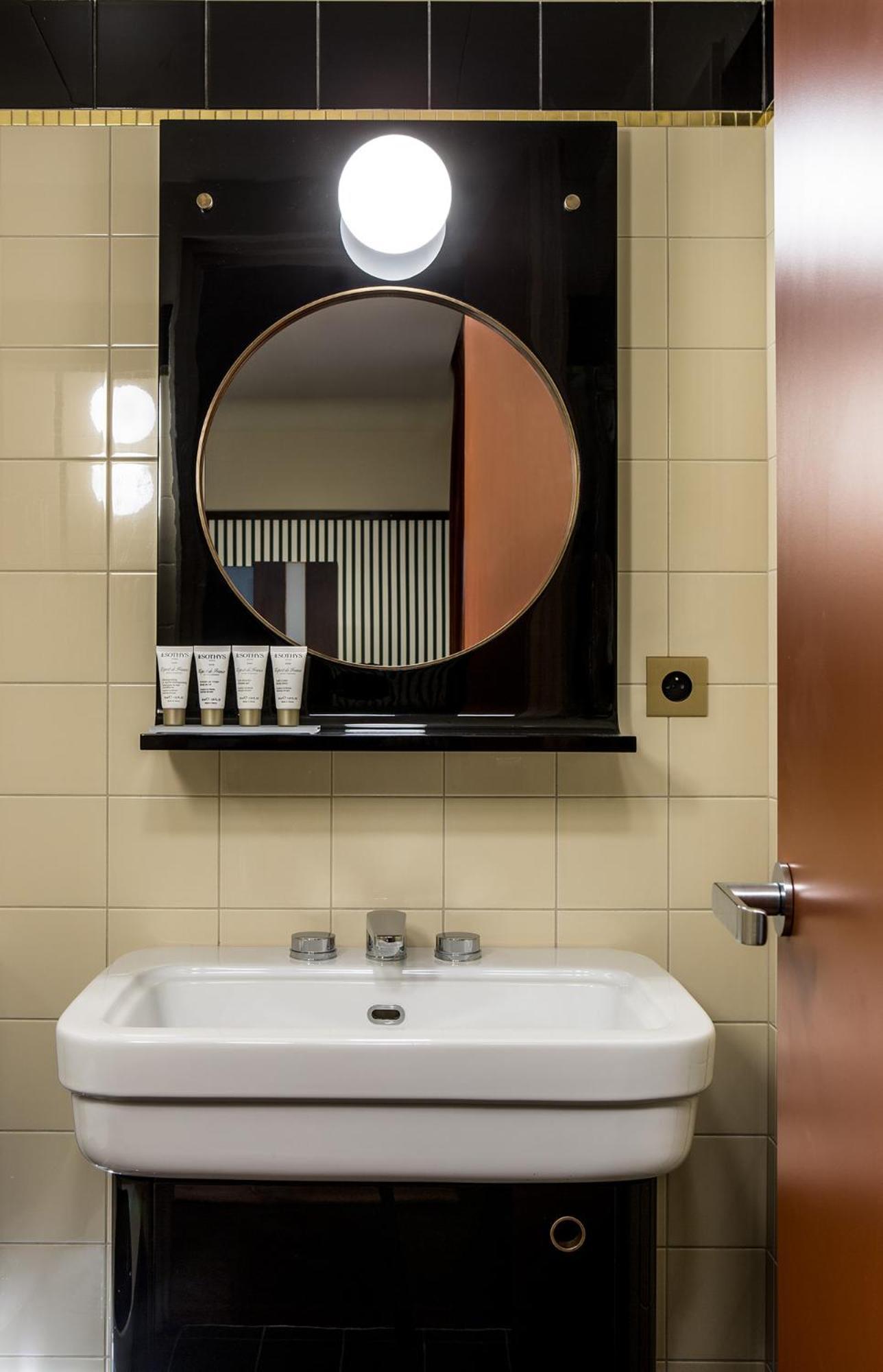 Hotel Du Rond-point Des Champs-elysees - Esprit De France